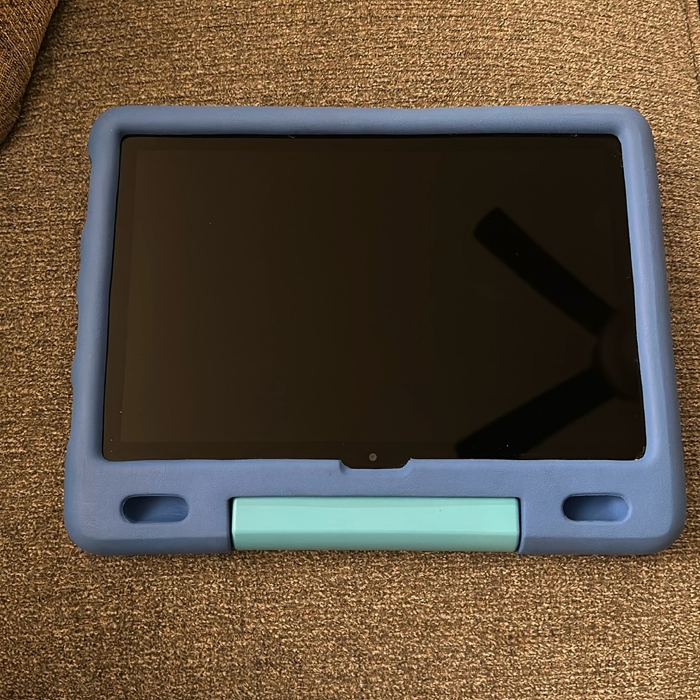 Amazon Fire HD 10 Kids tablet, 10.1", 1080p Full HD, ages 3–7, 32 GB, Sky Blue